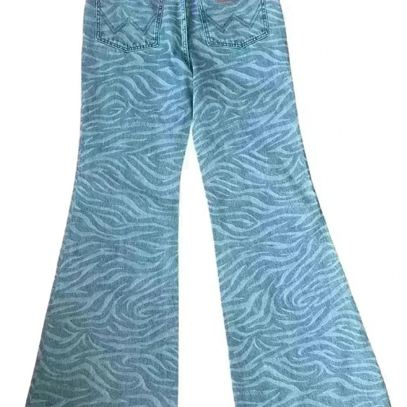 Free Peolple X WRANGLER WOMEN MEOW LASER TIGER WANDERER FLARE JEANS NWT 28,25,30 - Picture 7 of 15